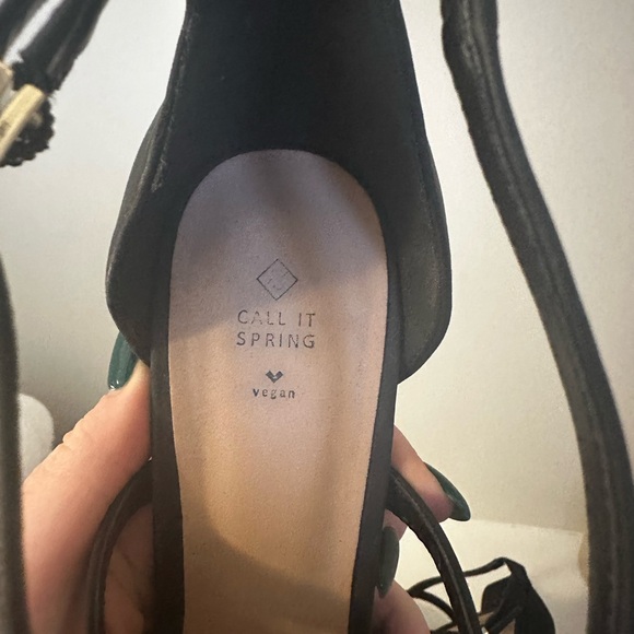 Black Heels - Picture 3 of 4